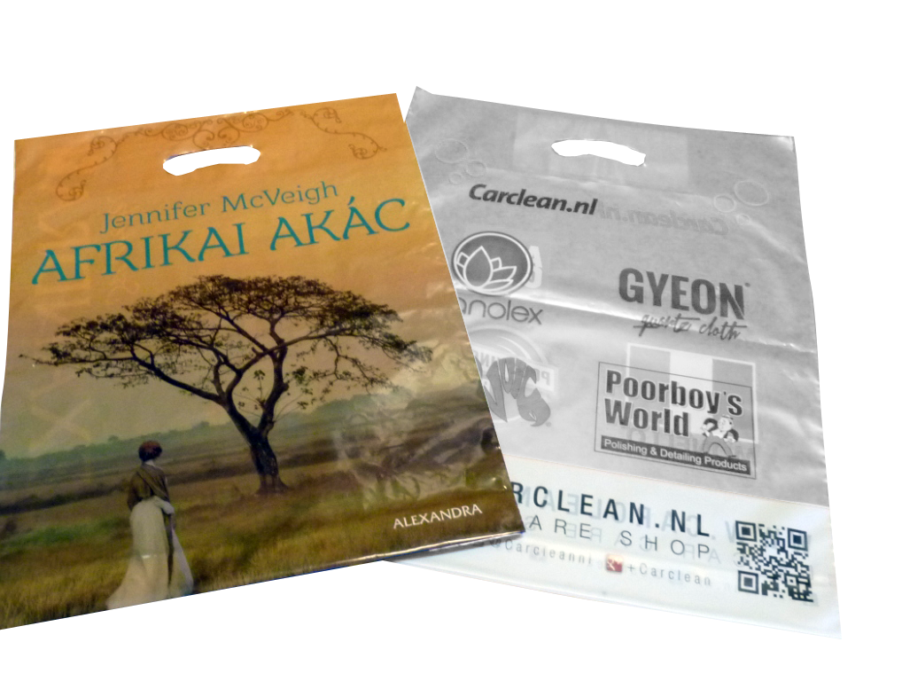 Polyethylene shopping bags with inserted handles